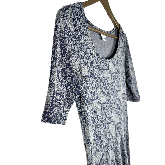 | Lularoe | Blue White Floral Pattern Flowy Knee Length Sleeve Crew Neck Dress - Picture 3 of 11